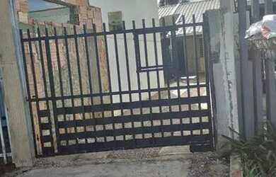 Imagem: A casa possui 2 Dormitórios, 1 Banheiro, 1 Vaga na garagem