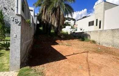 Imagem: O terreno à venda possui e está localizado em Portal do Sol