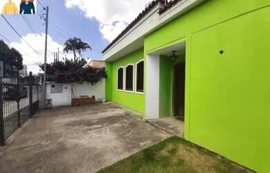 Imagem: A casa possui 3 Dormitórios, 3 Banheiros, 2 Vagas na garagem