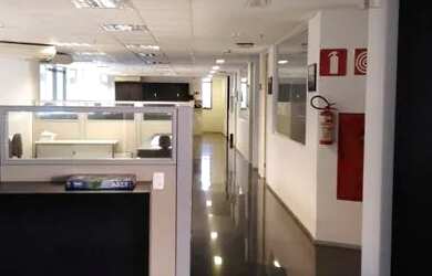 Imagem: O apartamento possui 5 Banheiros, 5 Vagas na garagem, 575m²