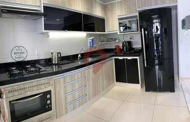 Imagem: A casa em condomínio à venda possui 3 Dormitórios, 3 Banheiros