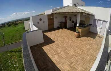 Imagem: O apartamento possui 3 Dormitórios, 1 Banheiro, 2 Vagas na