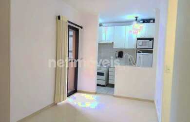 Imagem: O apartamento possui 1 Dormitório, 1 Banheiro, 1 Vaga na garagem