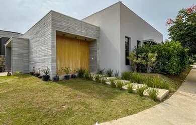 Imagem: A casa em condomínio possui 3 Dormitórios, 4 Banheiros, 2