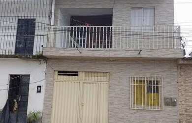 Imagem: A casa possui 3 Dormitórios, 1 Banheiro, 1 Vaga na garagem