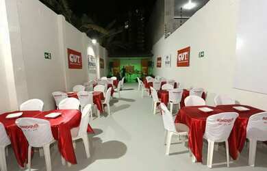 Imagem: O depósito possui 2 Vagas na garagem, 210m² de Área e está