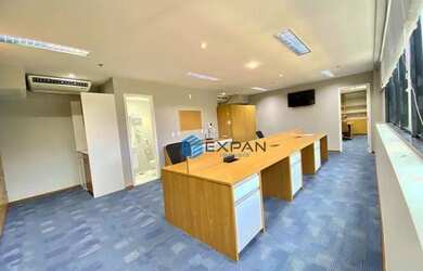 Imagem: O depósito possui 3 Vagas na garagem, 115m² de Área e está