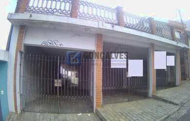 Imagem: A casa possui 4 Banheiros, 3 Vagas na garagem, 450m² de Área