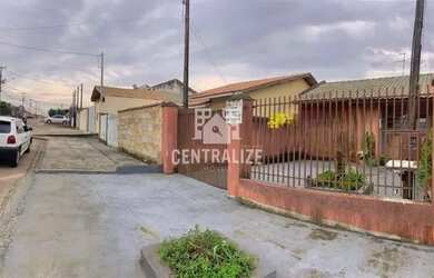 Imagem: A casa possui 2 Dormitórios, 1 Banheiro, 1 Vaga na garagem