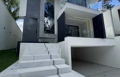 Imagem: A casa em condomínio possui 4 Dormitórios e 5 Vagas na garagem