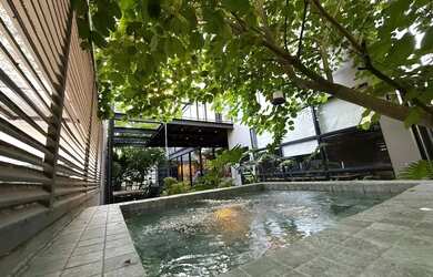 Imagem 3: Casa inteligente no estilo industrial localizada no Condomínio Green...