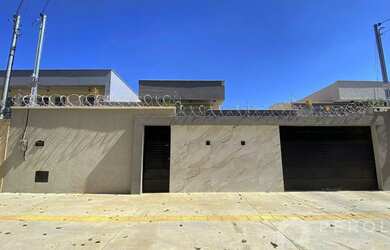 Imagem: A casa à venda possui 3 Dormitórios, 2 Banheiros, 2 Vagas