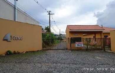 Imagem: A casa possui 3 Dormitórios, 1 Banheiro, 1 Vaga na garagem