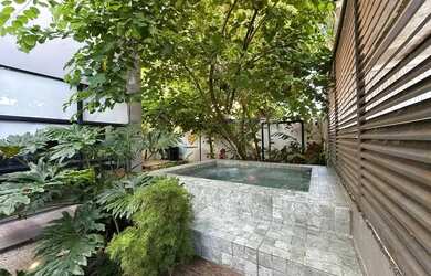 Imagem 6: Casa inteligente no estilo industrial localizada no Condomínio Green...