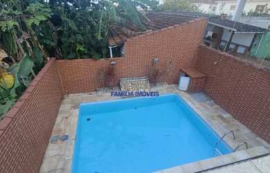 Imagem: A casa possui 3 Dormitórios, 4 Banheiros, 4 Vagas na garagem