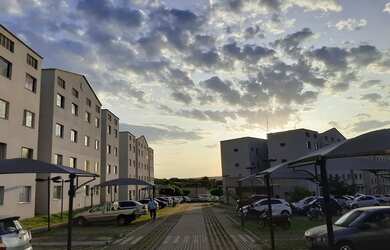 Imagem: O apartamento possui 2 Dormitórios, 1 Banheiro, 1 Vaga na garagem