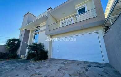 Imagem: A casa possui 3 Dormitórios, 3 Banheiros, 2 Vagas na garagem