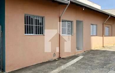 Imagem: A casa possui 2 Dormitórios, 1 Banheiro, 1 Vaga na garagem