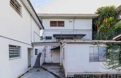 Imagem: A casa possui 3 Dormitórios, 2 Banheiros, 5 Vagas na garagem