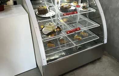 Imagem 9: Loja de utilidades e padaria