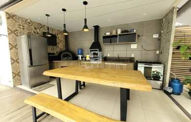 Imagem: A casa em condomínio possui 3 Dormitórios, 2 Banheiros, 4