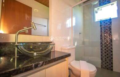 Imagem 5: Casa com amplo terreno na Praia do Rosa - Conforto e localização privilegiada