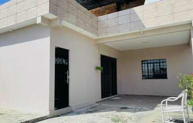 Imagem: A casa para alugar possui 2 Dormitórios, 3 Banheiros e 2 Vagas