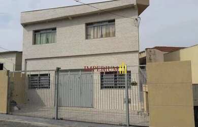 Imagem: O depósito possui 4 Vagas na garagem, 200m² de Área e está