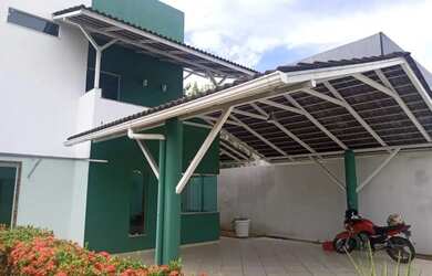 Imagem: A casa possui 3 Dormitórios, 2 Banheiros, 2 Vagas na garagem