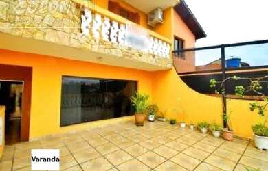 Imagem: A casa possui 2 Dormitórios, 2 Banheiros, 2 Vagas na garagem