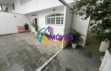 Imagem: A casa possui 5 Dormitórios, 4 Banheiros, 3 Vagas na garagem