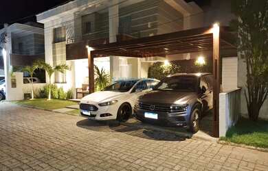 Imagem: A casa em condomínio possui 4 Dormitórios, 5 Banheiros, 2