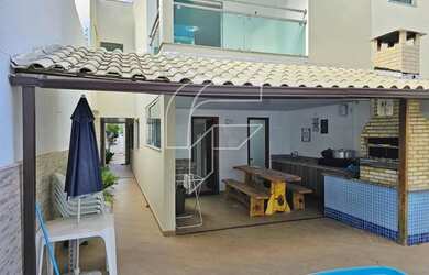 Imagem: A casa possui 3 Dormitórios, 4 Banheiros, 2 Vagas na garagem