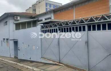 Imagem: O depósito possui 1 Vaga na garagem, 1.000m² de Área e está