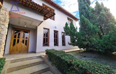 Imagem: A casa possui 5 Dormitórios, 4 Banheiros, 5 Vagas na garagem