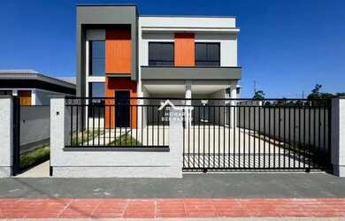 Imagem: A casa possui 3 Dormitórios, 2 Banheiros, 2 Vagas na garagem