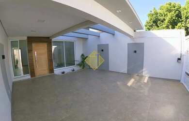 Imagem: A casa possui 2 Dormitórios, 2 Banheiros, 2 Vagas na garagem