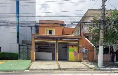 Imagem: O depósito possui 2 Vagas na garagem, 167m² de Área e está