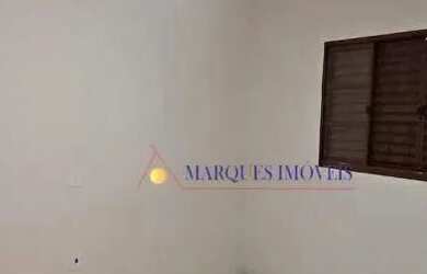 Imagem: A casa possui 2 Dormitórios, 1 Banheiro, 1 Vaga na garagem