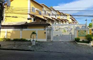 Imagem: A casa possui 4 Dormitórios, 4 Banheiros, 2 Vagas na garagem