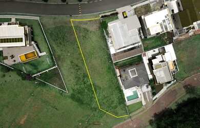 Imagem: O terreno possui 800m² de Área e está localizado em Centro