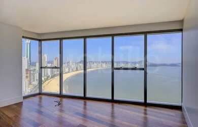 Imagem: O apartamento possui 4 Dormitórios, 5 Banheiros, 3 Vagas na