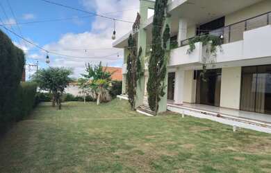 Imagem: A casa possui 5 Dormitórios, 4 Banheiros, 4 Vagas na garagem