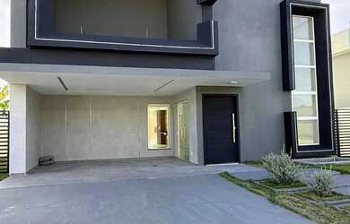 Imagem: A casa possui 3 Dormitórios, 4 Banheiros, 2 Vagas na garagem