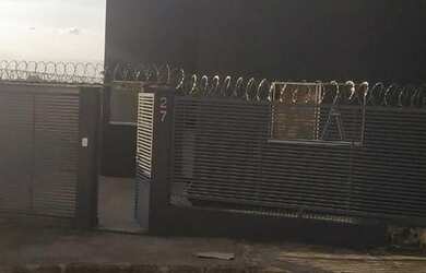 Imagem: A casa possui 2 Dormitórios, 2 Banheiros, 1 Vaga na garagem