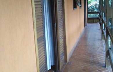 Imagem: A casa possui 5 Dormitórios, 5 Banheiros, 3 Vagas na garagem