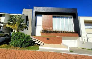 Imagem: A casa possui 3 Dormitórios, 5 Banheiros, 3 Vagas na garagem