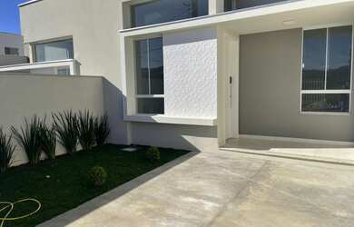 Imagem: A casa possui 2 Dormitórios, 1 Banheiro, 1 Vaga na garagem