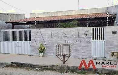 Imagem: A casa possui 3 Dormitórios, 2 Banheiros, 1 Vaga na garagem