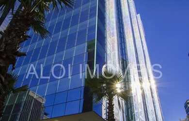 Imagem: O depósito possui 5 Vagas na garagem, 561m² de Área e está